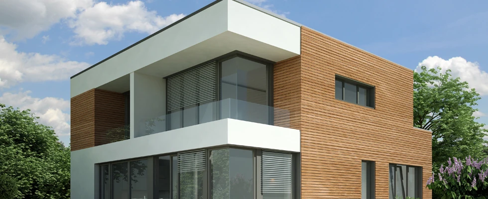Modernes Kubus-Einfamilienhaus mit Holzfassade, großen Glasfronten und Balkon